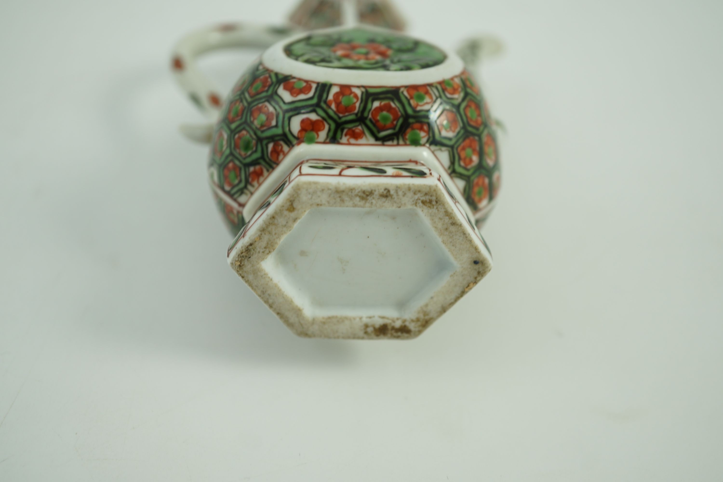 A Chinese famille verte small ewer and cover, Kangxi period, 15 cm high